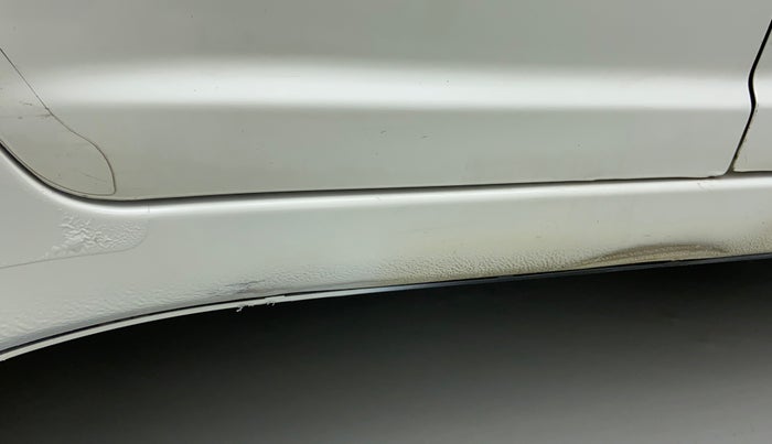 2010 Maruti Swift VXI, Petrol, Manual, 89,048 km, Right running board - Paint is slightly faded