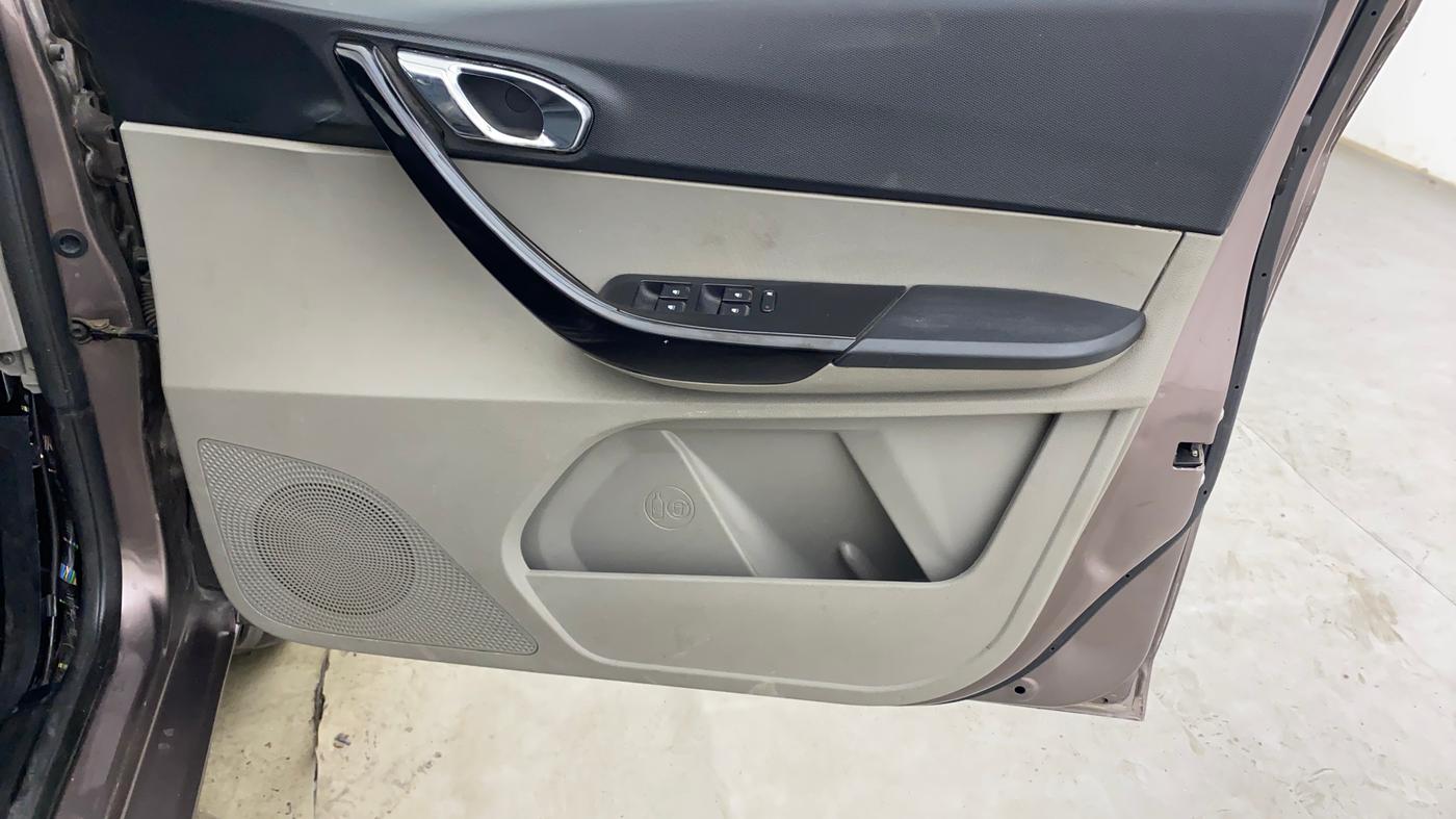 2017 Tata Tiago XZ PETROL, Petrol, Manual, 36,699 km, Driver Side Door Panels Control