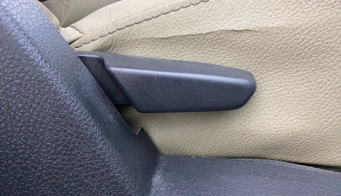 2014 Renault Duster 85 PS RXL DIESEL, Diesel, Manual, 96,698 km, Driver Side Adjustment Panel