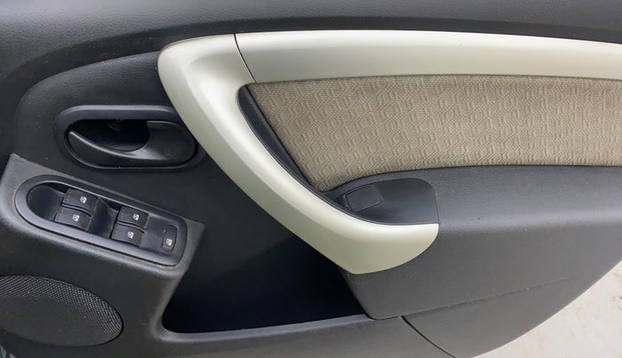 2014 Renault Duster 85 PS RXL DIESEL, Diesel, Manual, 96,698 km, Driver Side Door Panels Control