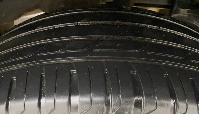 2014 Renault Duster 85 PS RXL DIESEL, Diesel, Manual, 96,698 km, Left Rear Tyre Tread