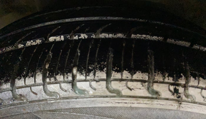 2015 Honda Amaze 1.2L I-VTEC E, Petrol, Manual, 1,45,917 km, Right Rear Tyre Tread