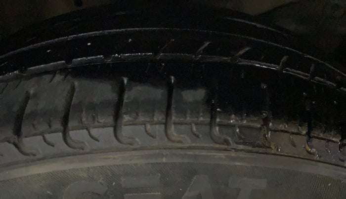 2015 Honda Amaze 1.2L I-VTEC E, Petrol, Manual, 1,45,917 km, Right Front Tyre Tread