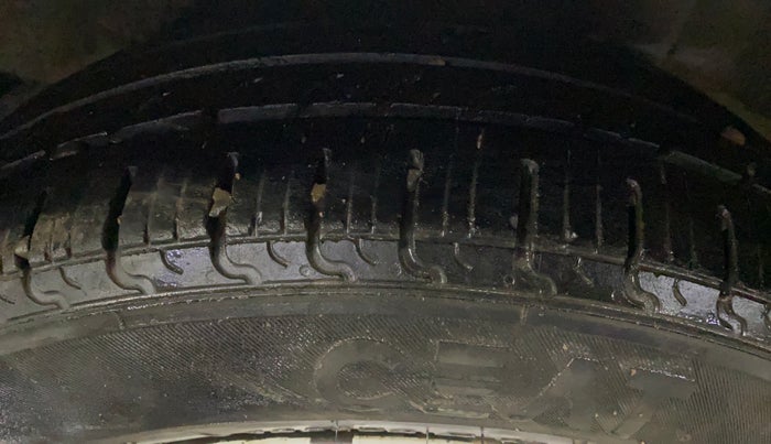 2015 Honda Amaze 1.2L I-VTEC E, Petrol, Manual, 1,45,917 km, Left Rear Tyre Tread