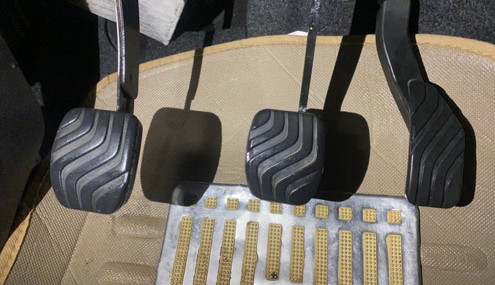 2018 Renault Kwid RXT 1.0, Petrol, Manual, 32,849 km, Pedals