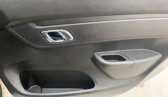 2018 Renault Kwid RXT 1.0, Petrol, Manual, 32,849 km, Driver Side Door Panels Control