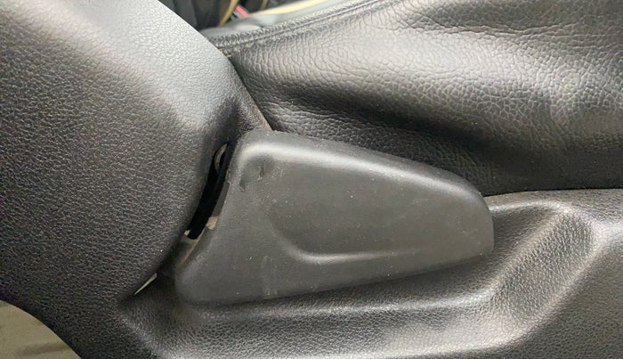 2018 Renault Kwid RXT 1.0, Petrol, Manual, 32,849 km, Driver Side Adjustment Panel