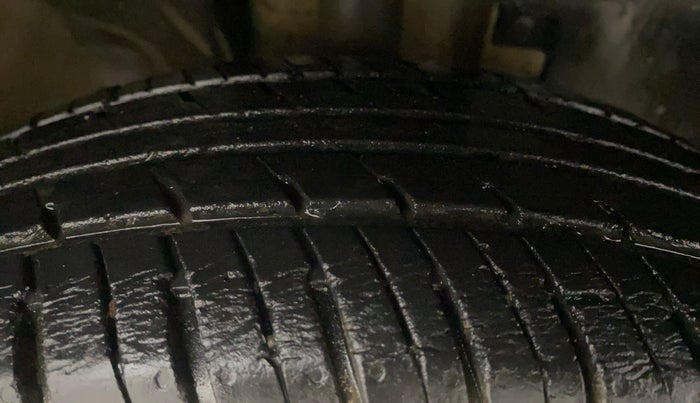 2018 Renault Kwid RXT 1.0, Petrol, Manual, 32,849 km, Right Front Tyre Tread