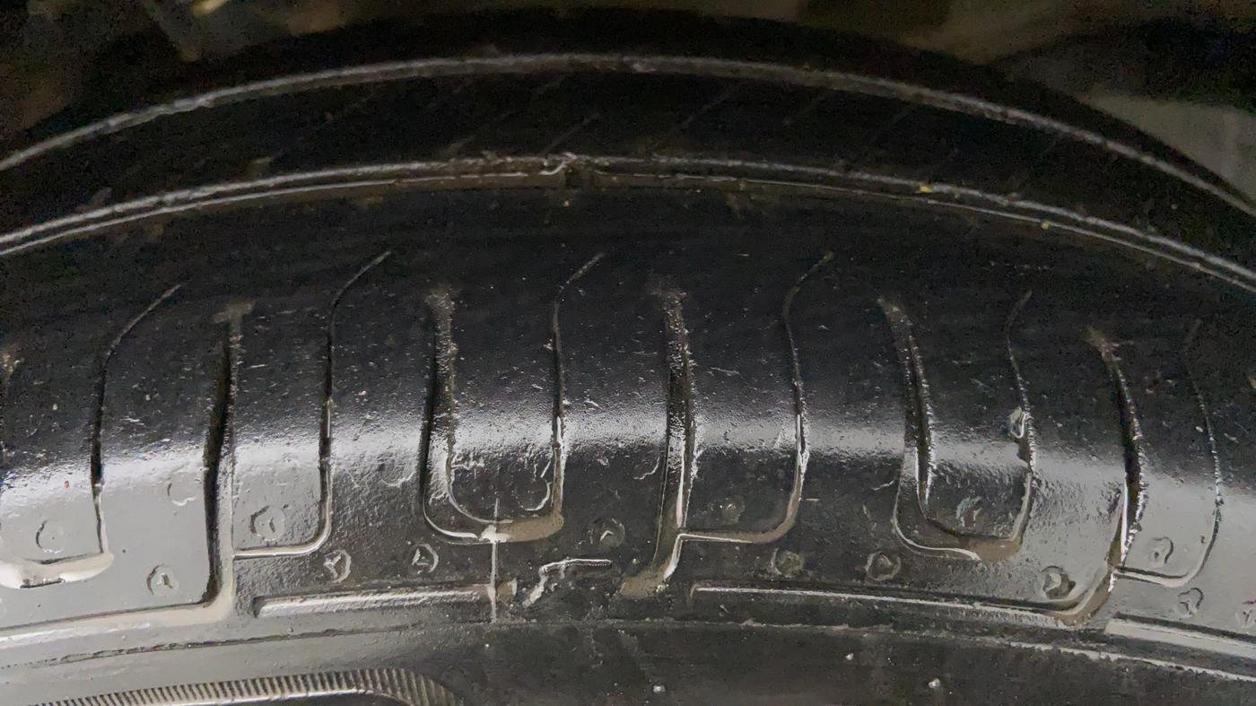 2016 Maruti Wagon R 1.0 LXI CNG, CNG, Manual, 65,063 km, Left Front Tyre Tread