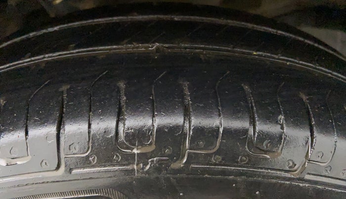 2016 Maruti Wagon R 1.0 LXI CNG, CNG, Manual, 65,063 km, Left Front Tyre Tread