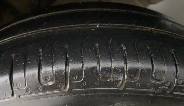 2016 Maruti Wagon R 1.0 LXI CNG, CNG, Manual, 65,063 km, Left Rear Tyre Tread