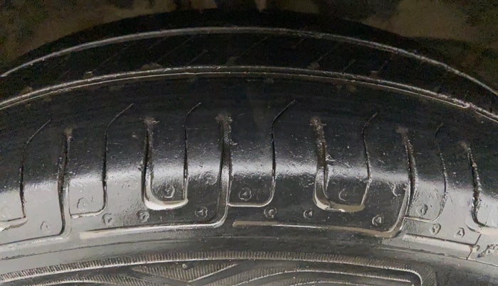 2016 Maruti Wagon R 1.0 LXI CNG, CNG, Manual, 65,063 km, Right Front Tyre Tread