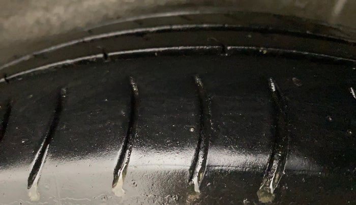 2017 Maruti Wagon R 1.0 LXI CNG, CNG, Manual, 83,192 km, Left Rear Tyre Tread