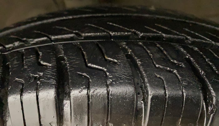 2017 Maruti Wagon R 1.0 LXI CNG, CNG, Manual, 83,192 km, Right Front Tyre Tread