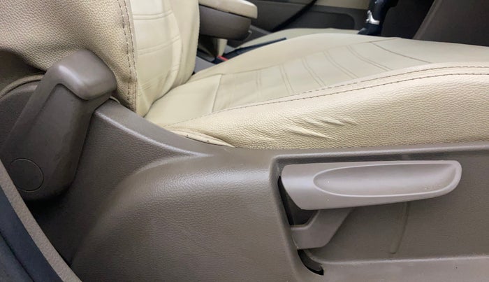 2014 Skoda Rapid ELEGANCE 1.6 MPI AT, Petrol, Automatic, 77,700 km, Driver Side Adjustment Panel