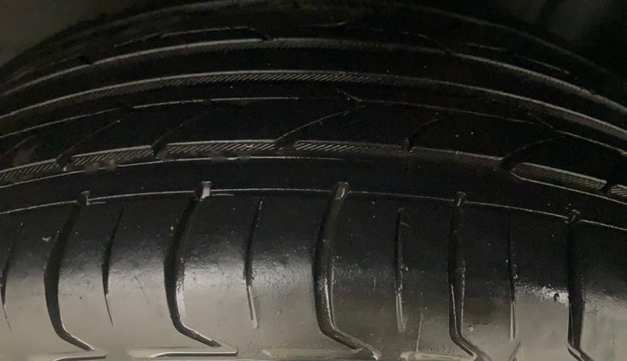 2014 Skoda Rapid ELEGANCE 1.6 MPI AT, Petrol, Automatic, 77,700 km, Left Rear Tyre Tread