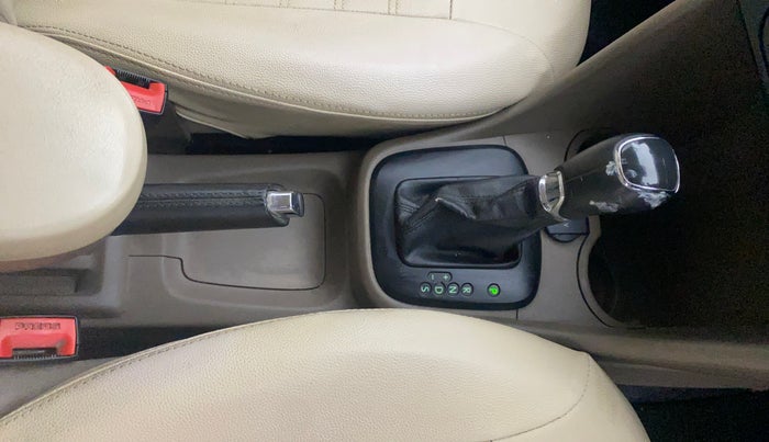 2014 Skoda Rapid ELEGANCE 1.6 MPI AT, Petrol, Automatic, 77,700 km, Gear Lever