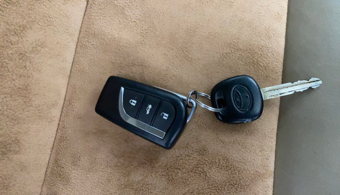 2020 Toyota YARIS J MT, Petrol, Manual, 33,227 km, Key Close Up