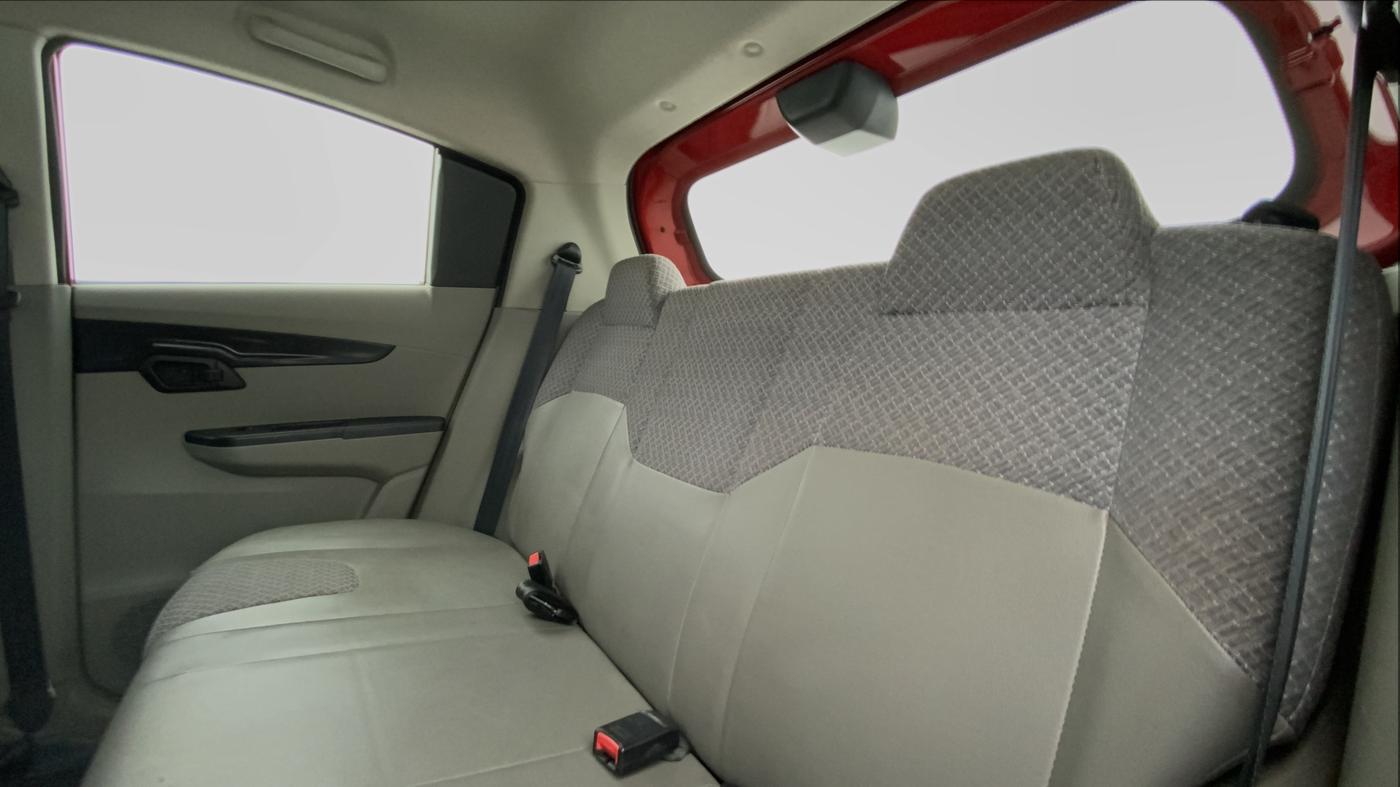 2017 Mahindra Kuv100 K4 6 STR, Petrol, Manual, 45,831 km, Right Side Rear Door Cabin