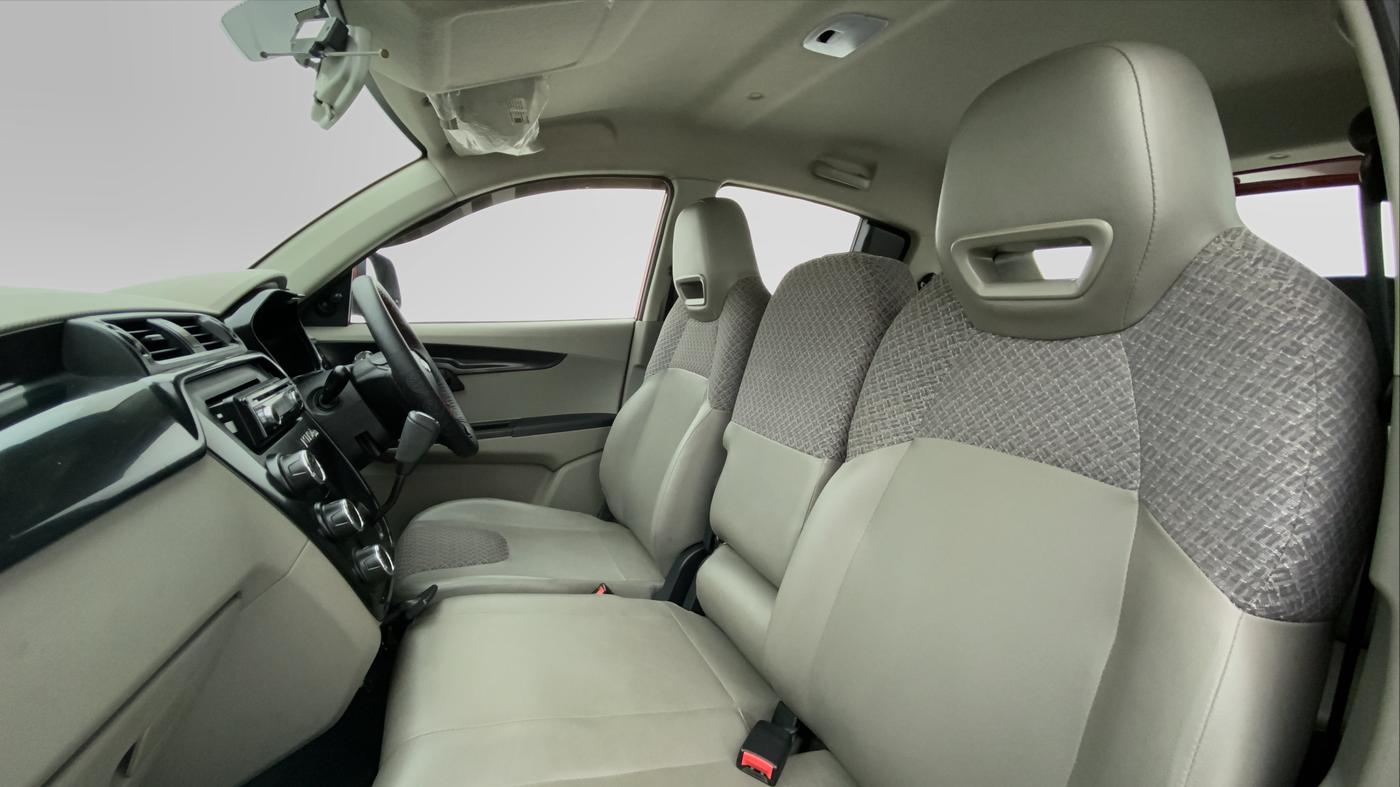 2017 Mahindra Kuv100 K4 6 STR, Petrol, Manual, 45,831 km, Right Side Front Door Cabin
