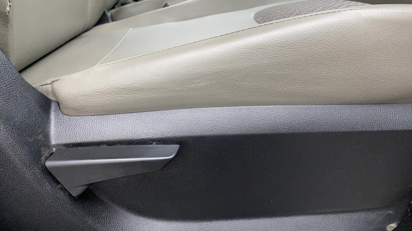 2017 Mahindra Kuv100 K4 6 STR, Petrol, Manual, 45,831 km, Driver Side Adjustment Panel