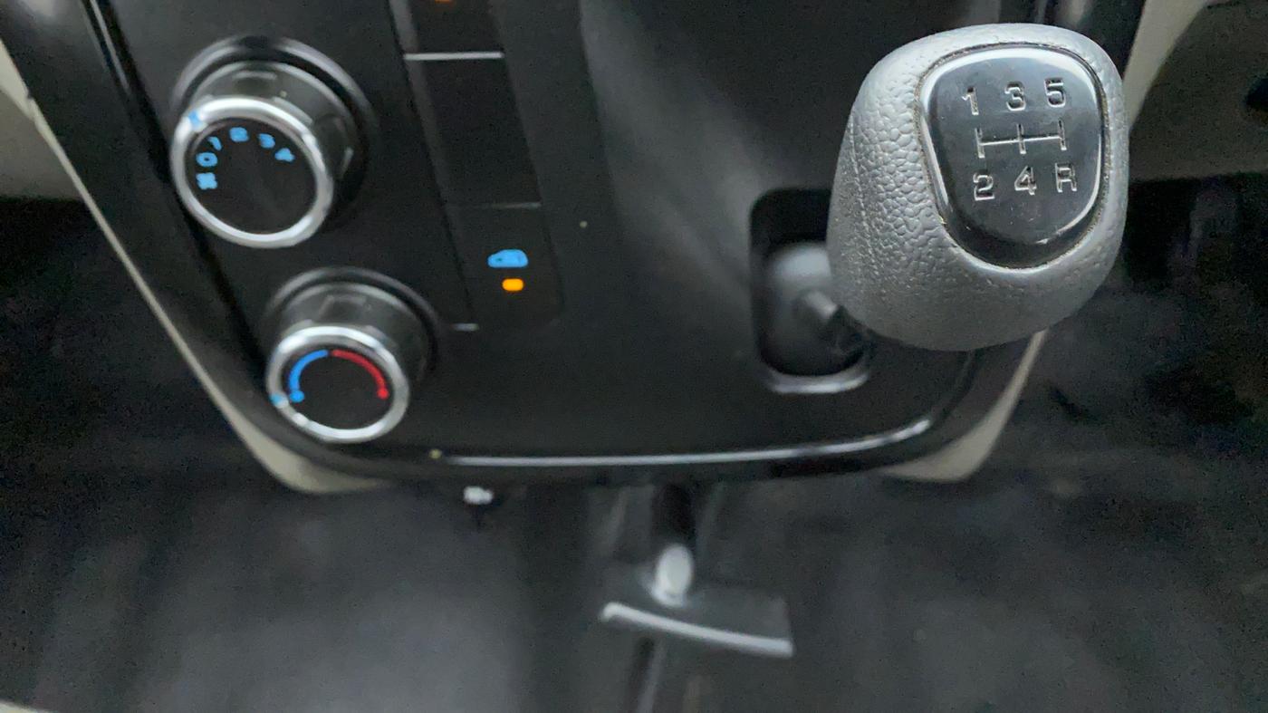 2017 Mahindra Kuv100 K4 6 STR, Petrol, Manual, 45,831 km, Gear Lever