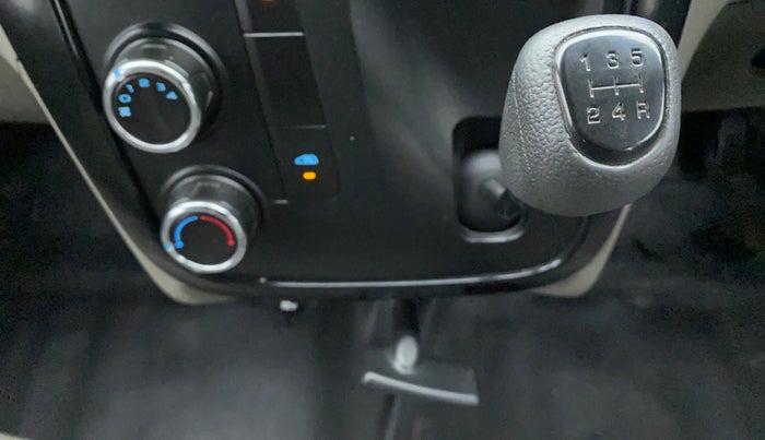 2017 Mahindra Kuv100 K4 6 STR, Petrol, Manual, 45,831 km, Gear Lever