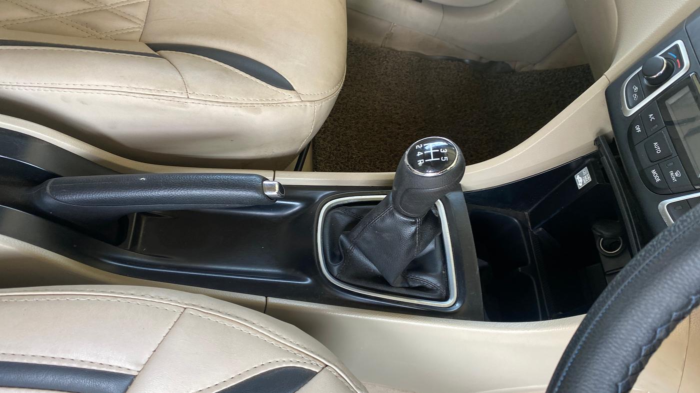 2019 Maruti Ciaz DELTA 1.5 SHVS MT PETROL, Petrol, Manual, 47,407 km, Gear Lever