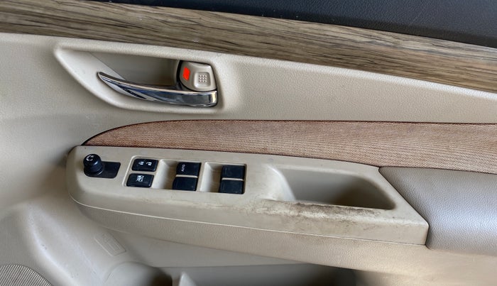 2019 Maruti Ciaz DELTA 1.5 SHVS MT PETROL, Petrol, Manual, 47,407 km, Driver Side Door Panels Control