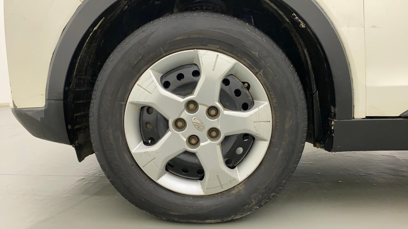 2020 Mahindra XUV300 W6 1.5 DIESEL AMT, Diesel, Automatic, 85,834 km, Left Front Wheel