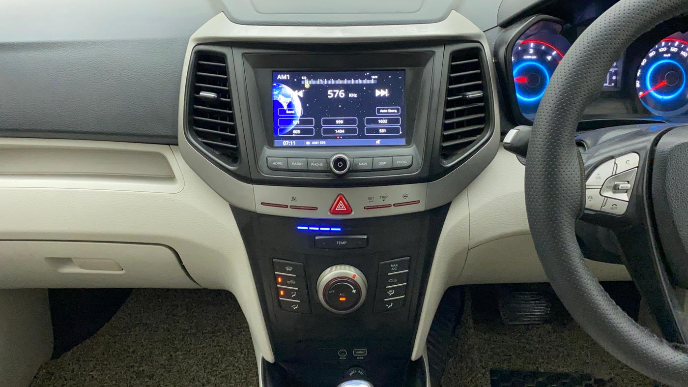2020 Mahindra XUV300 W6 1.5 DIESEL AMT, Diesel, Automatic, 85,834 km, Air Conditioner