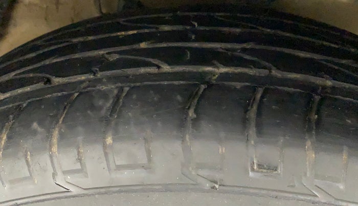 2020 Mahindra XUV300 W6 1.5 DIESEL AMT, Diesel, Automatic, 85,834 km, Left Front Tyre Tread