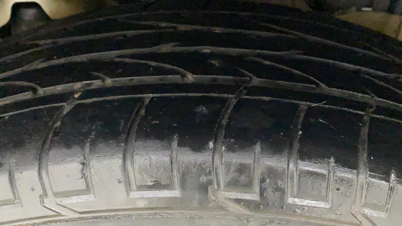 2020 Mahindra XUV300 W6 1.5 DIESEL AMT, Diesel, Automatic, 85,834 km, Left Rear Tyre Tread
