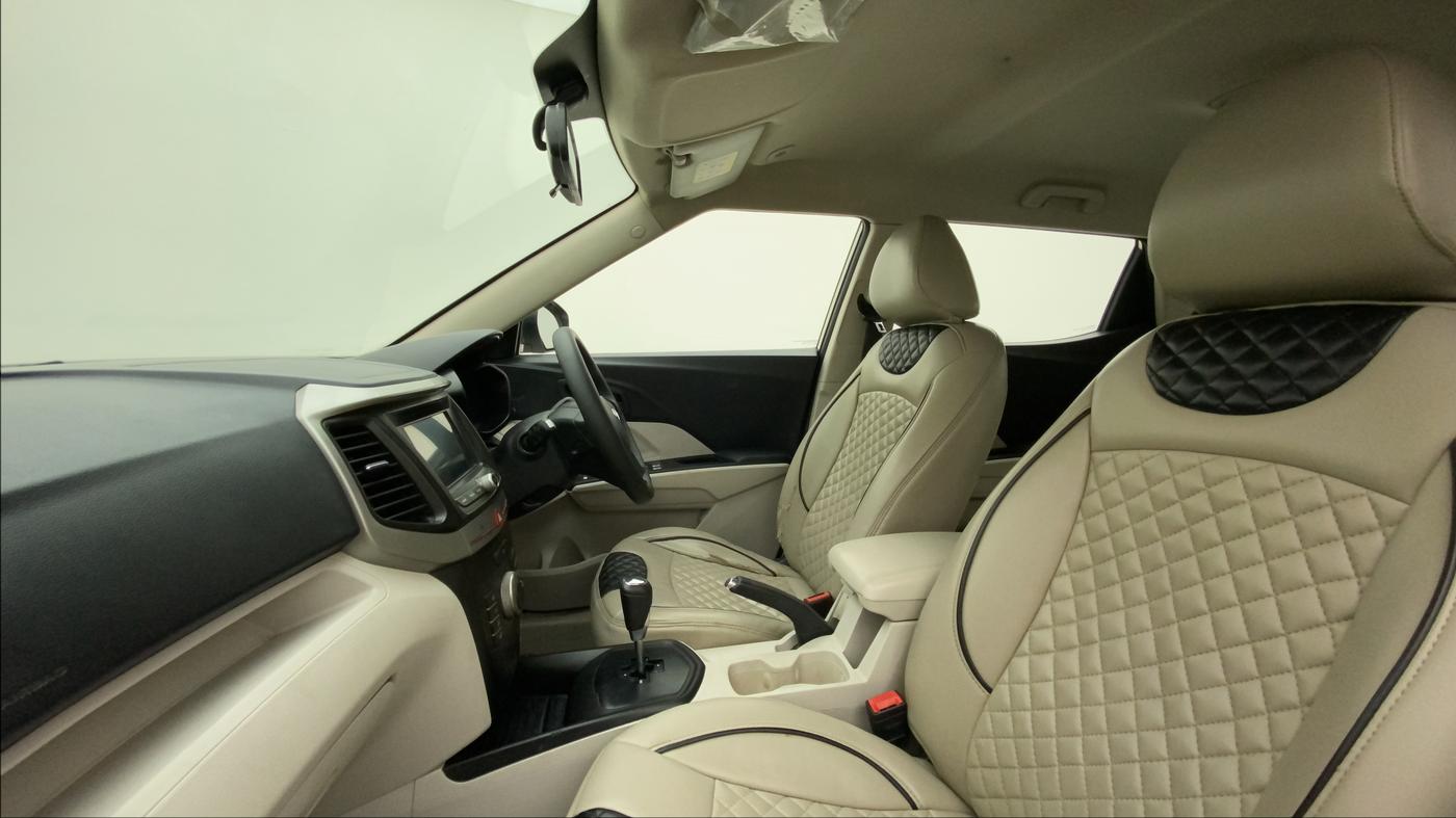 2020 Mahindra XUV300 W6 1.5 DIESEL AMT, Diesel, Automatic, 85,834 km, Right Side Front Door Cabin