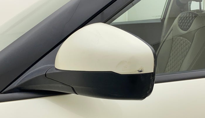 2020 Mahindra XUV300 W6 1.5 DIESEL AMT, Diesel, Automatic, 85,834 km, Left rear-view mirror - Cover has minor damage