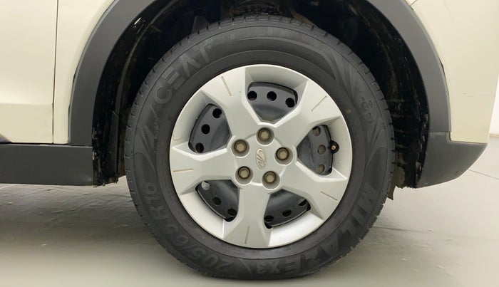 2020 Mahindra XUV300 W6 1.5 DIESEL AMT, Diesel, Automatic, 85,834 km, Right Front Wheel
