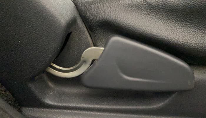 2016 Renault Kwid RXT 1.0 (O), Petrol, Manual, 33,245 km, Driver Side Adjustment Panel