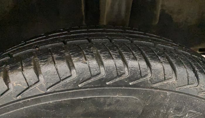 2016 Renault Kwid RXT 1.0 (O), Petrol, Manual, 33,245 km, Left Rear Tyre Tread