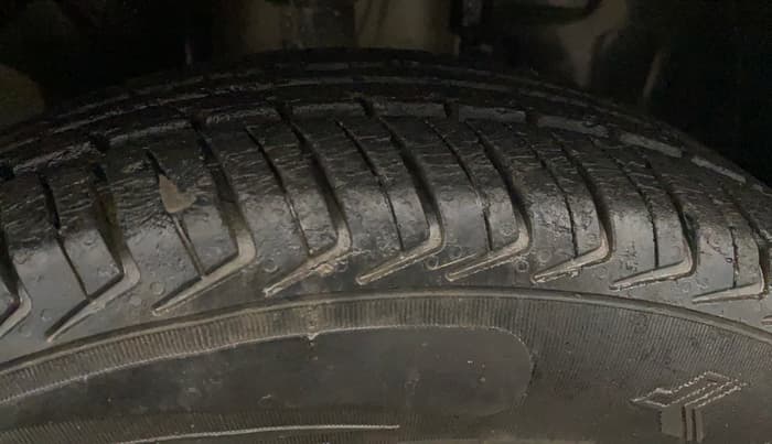 2016 Renault Kwid RXT 1.0 (O), Petrol, Manual, 33,245 km, Right Front Tyre Tread