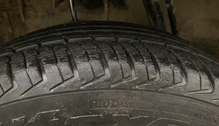 2016 Renault Kwid RXT 1.0 (O), Petrol, Manual, 33,245 km, Right Rear Tyre Tread
