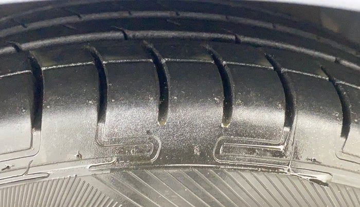 2015 Hyundai Grand i10 ASTA AT 1.2 KAPPA VTVT, Petrol, Automatic, 96,163 km, Right Front Tyre Tread