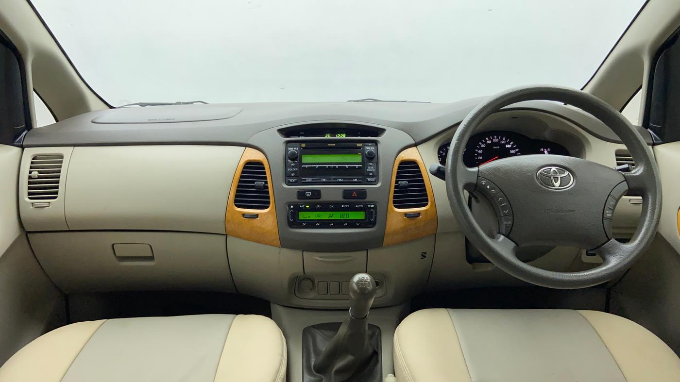 2010 Toyota Innova 2.5 V 8 STR, Diesel, Manual, 1,51,153 km, Dashboard View