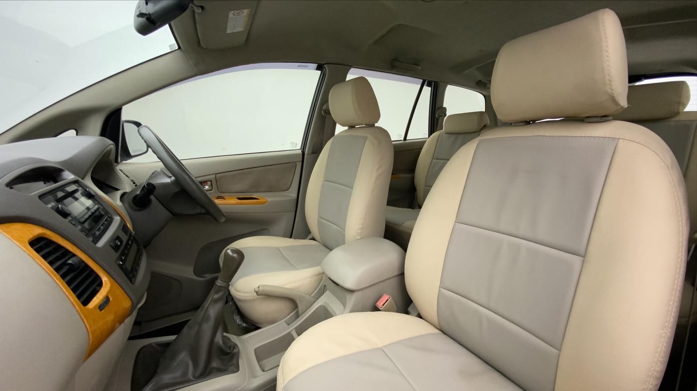 2010 Toyota Innova 2.5 V 8 STR, Diesel, Manual, 1,51,153 km, Right Side Front Door Cabin View