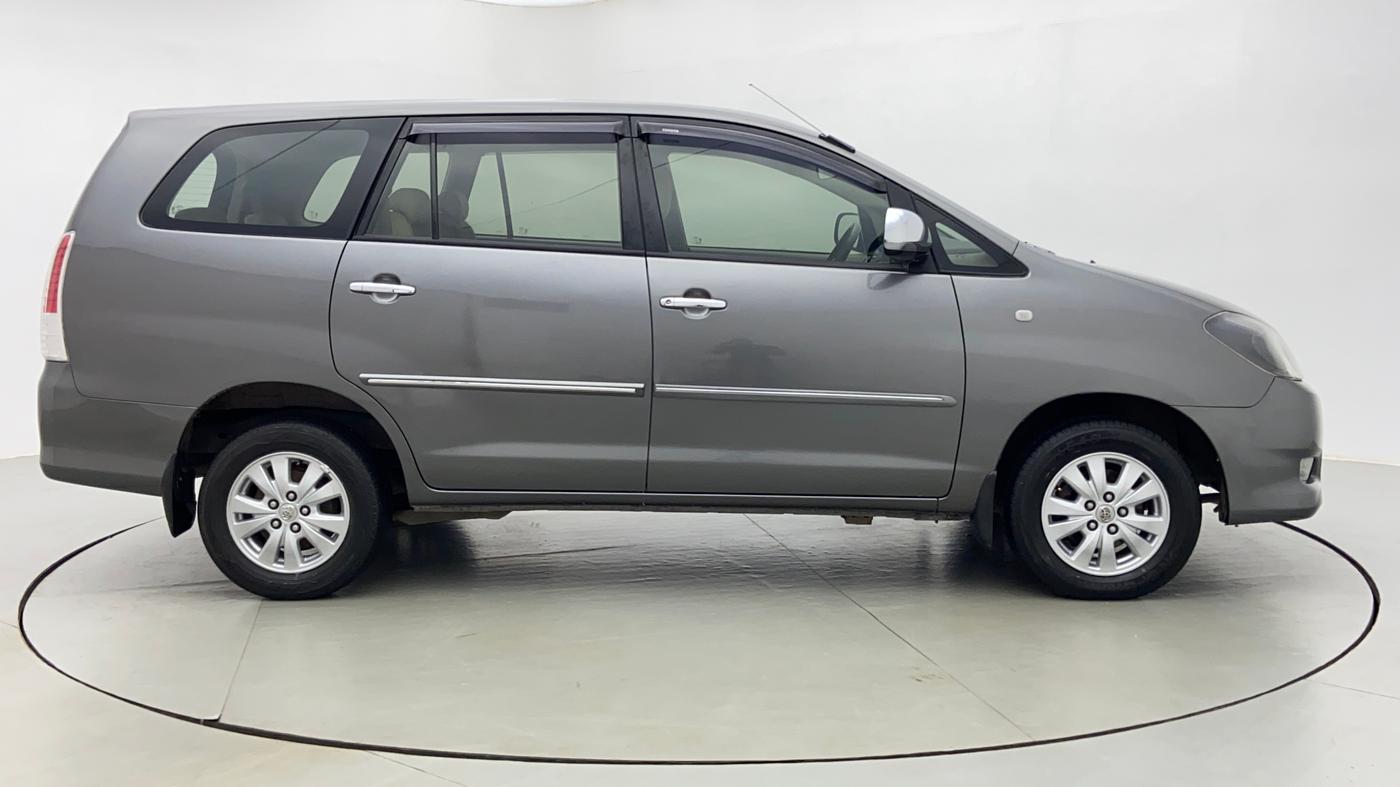 2010 Toyota Innova 2.5 V 8 STR, Diesel, Manual, 1,51,153 km, Right Side View