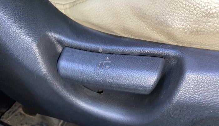 2019 Hyundai Elite i20 MAGNA PLUS 1.2, Petrol, Manual, 27,829 km, Driver Side Adjustment Panel