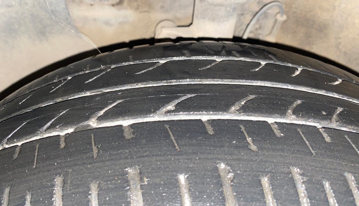 2019 Hyundai Elite i20 MAGNA PLUS 1.2, Petrol, Manual, 27,829 km, Left Front Tyre Tread