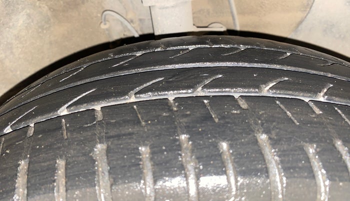 2019 Hyundai Elite i20 MAGNA PLUS 1.2, Petrol, Manual, 27,829 km, Right Front Tyre Tread