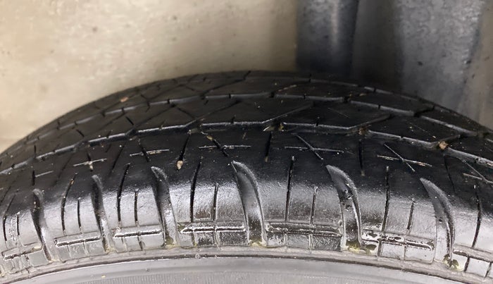 2013 Maruti Ritz VDI, Diesel, Manual, 84,499 km, Left Rear Tyre Tread