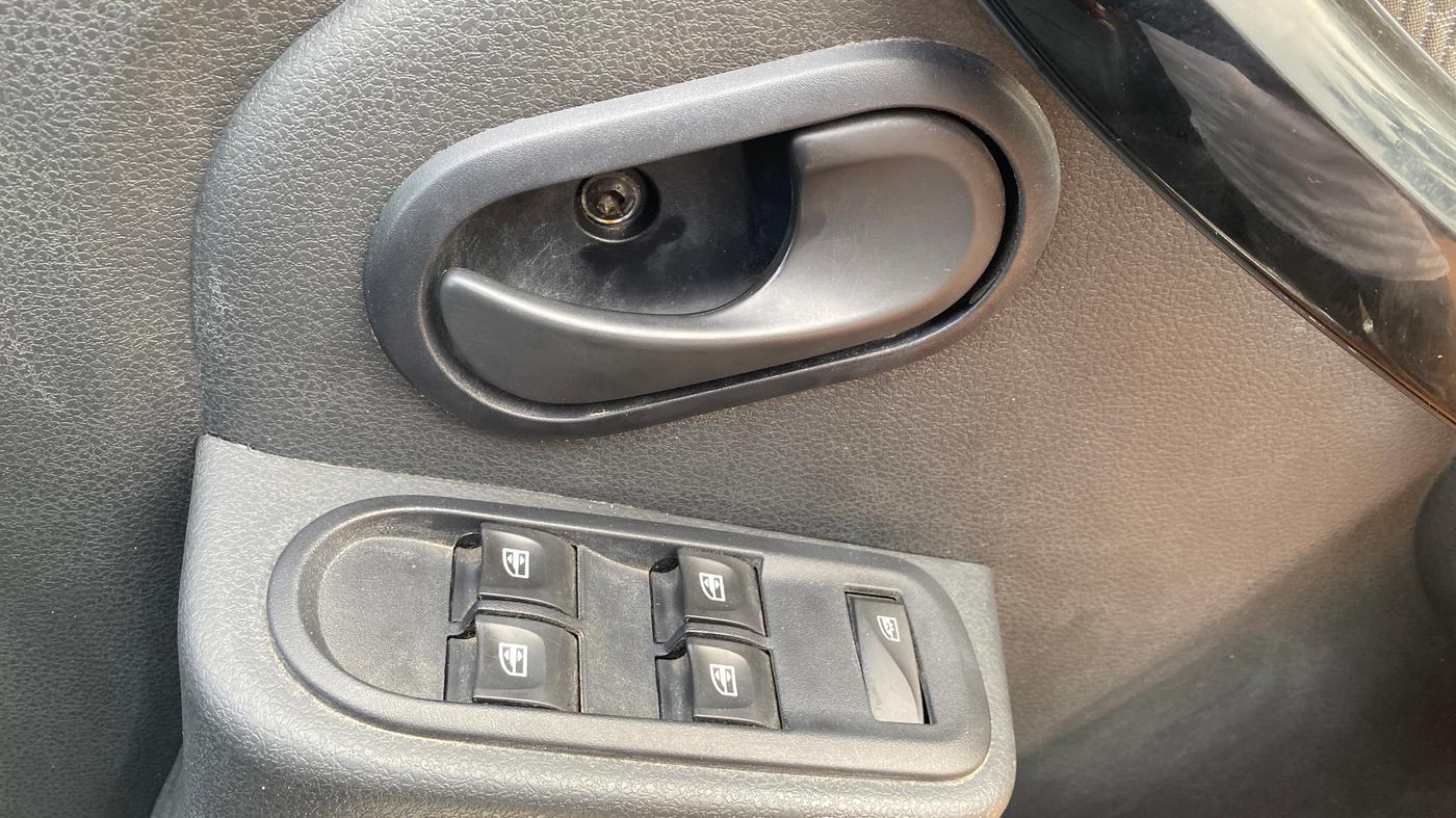2015 Renault Duster RXL PETROL, Petrol, Manual, 42,724 km, Driver Side Door Panels Control