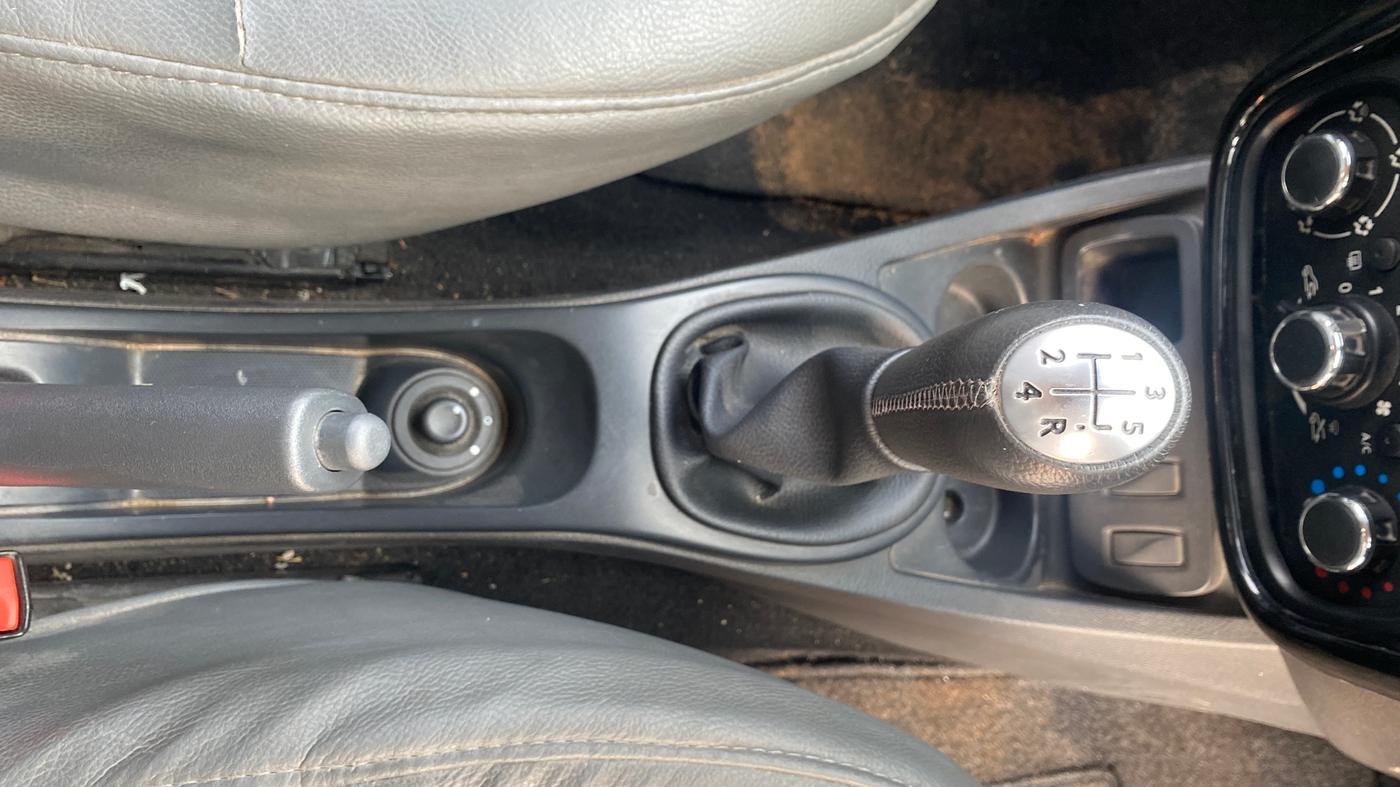 2015 Renault Duster RXL PETROL, Petrol, Manual, 42,724 km, Gear Lever